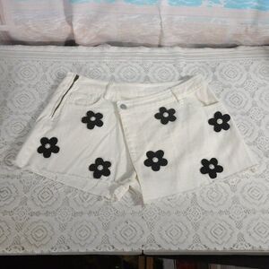 POL White Wrap Denim Skort with Pearl Embellished Black Flowers Size Small
